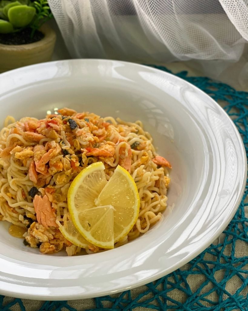 Pancit Canton with Salmon Flakes