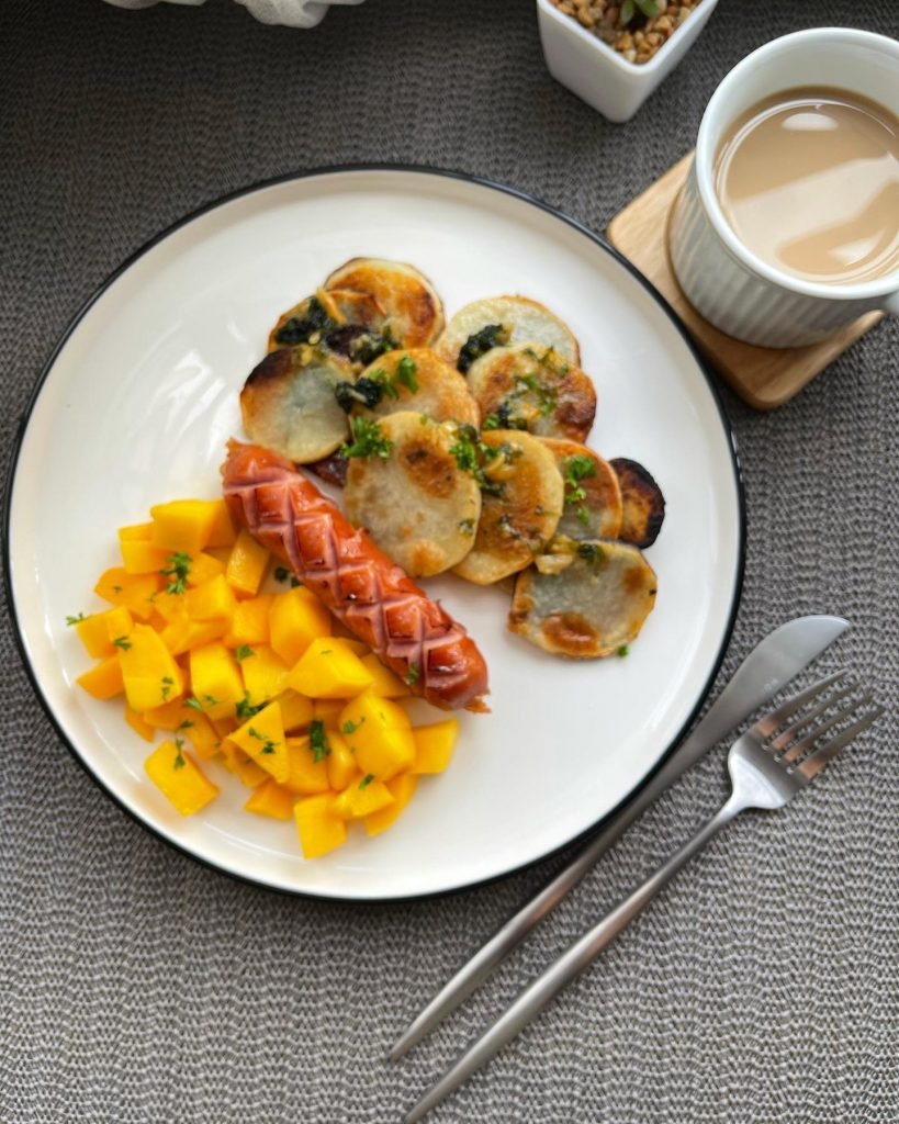 Pan Roasted Potatoes, Johnsonville sausage and Mangoes