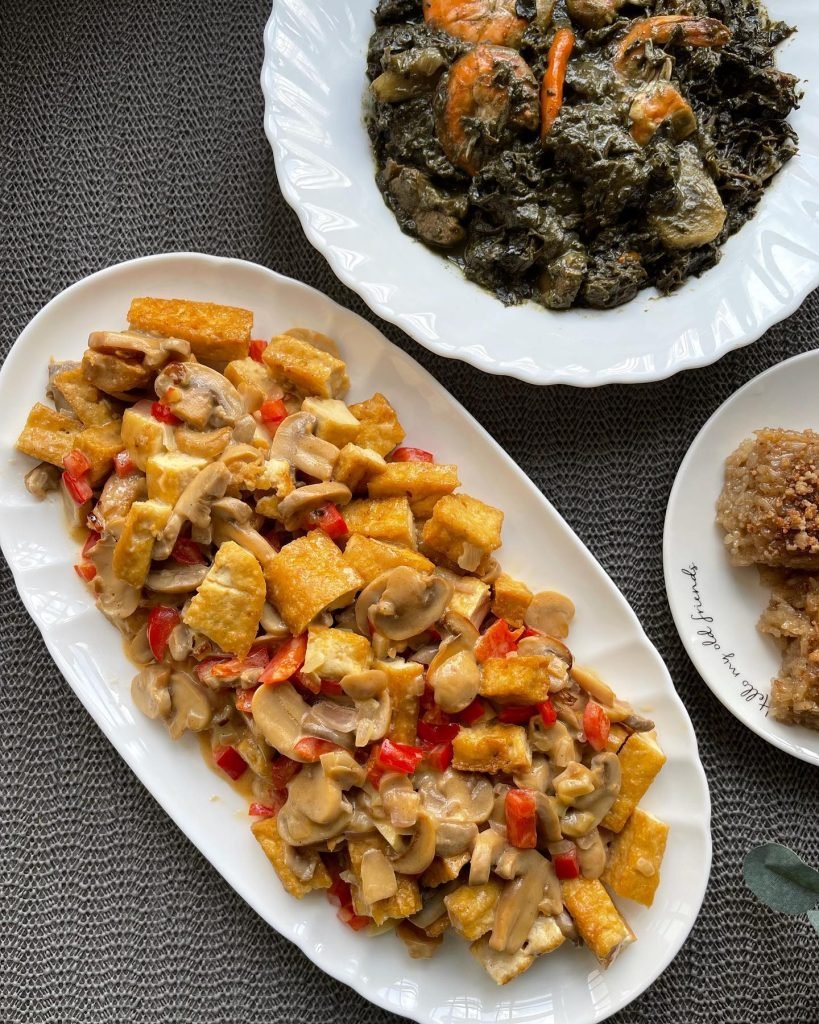 Sizzling tofu with mushrooms and Laing