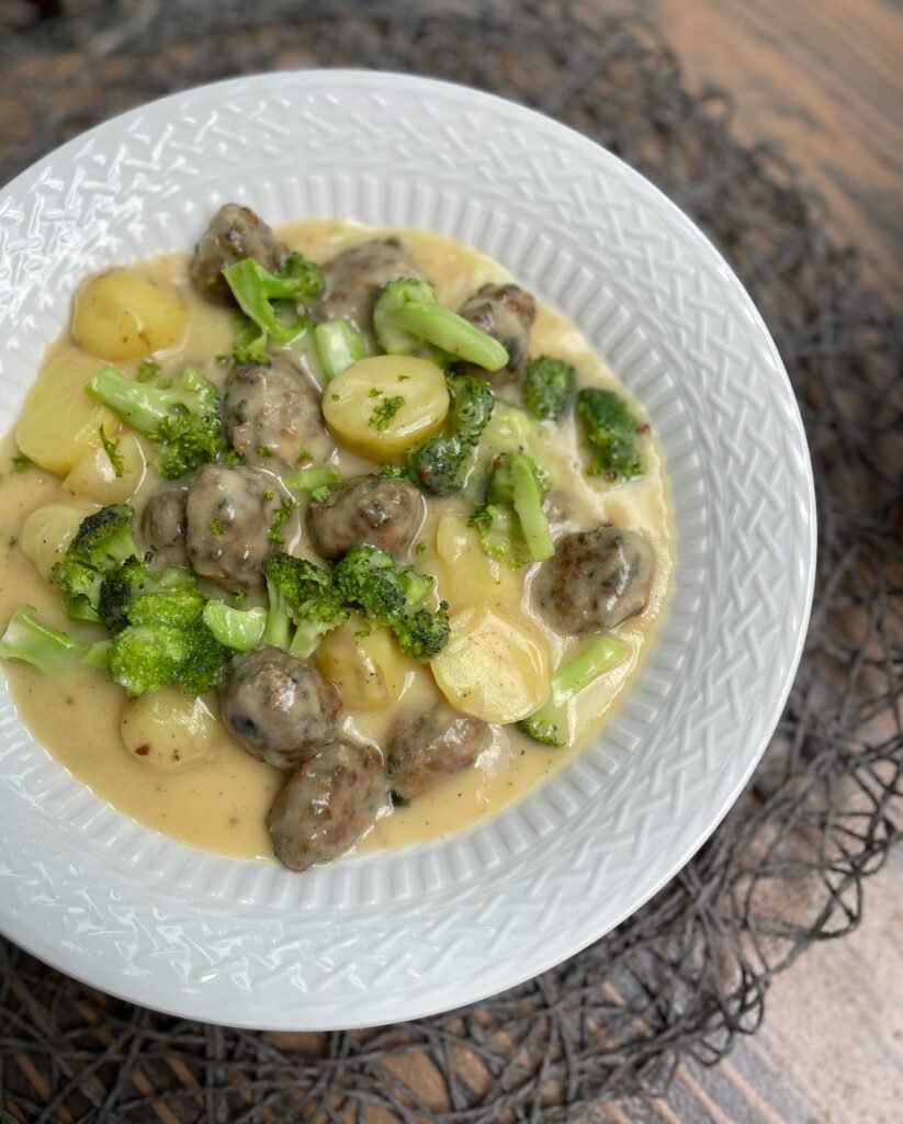 Meatballs with Broccoli and Baby Potatoes - House of Hazelknots